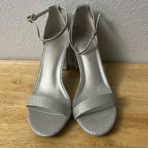 Dream Pairs women’s silver glitter strap heels, size 8–NEVER WORN